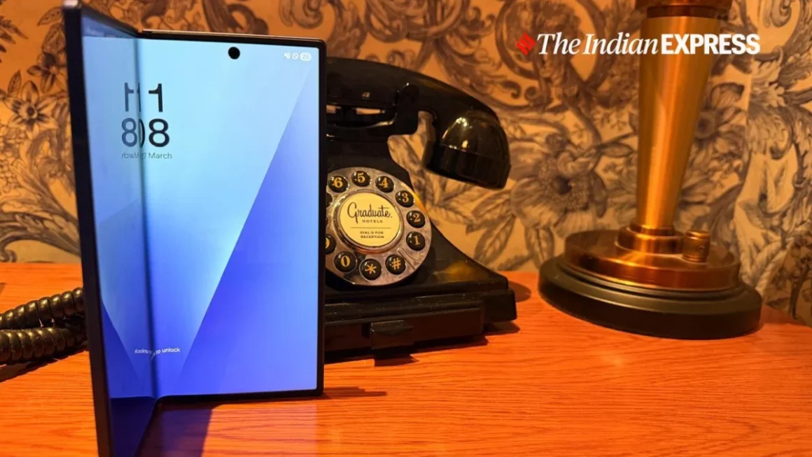 The Closed-Screen Paradox: How the Samsung Galaxy Z Fold 7 Redefined the Foldable Smartphone Experience After One Year of Real-World Use