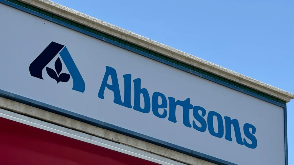 Albertsons Companies Deepens Strategic AI Alliance with OpenAI to Revolutionize Grocery Commerce