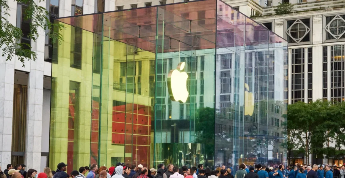 Apple Fifth Avenue Transforms as Preparations Peak for Friday’s Highly Anticipated iPhone Duo Launch