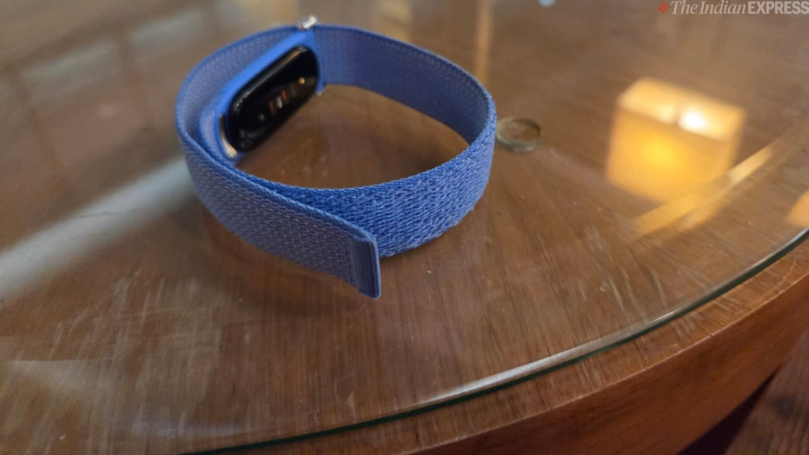Google Fitbit Air Review: A Screen-Free Wearable Bridging the Gap Between Smartwatches and Smart Rings