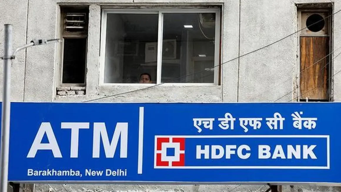 HDFC Bank Poised for Crucial Q2FY27 Results Amidst Market Turbulence and Technical Consolidation