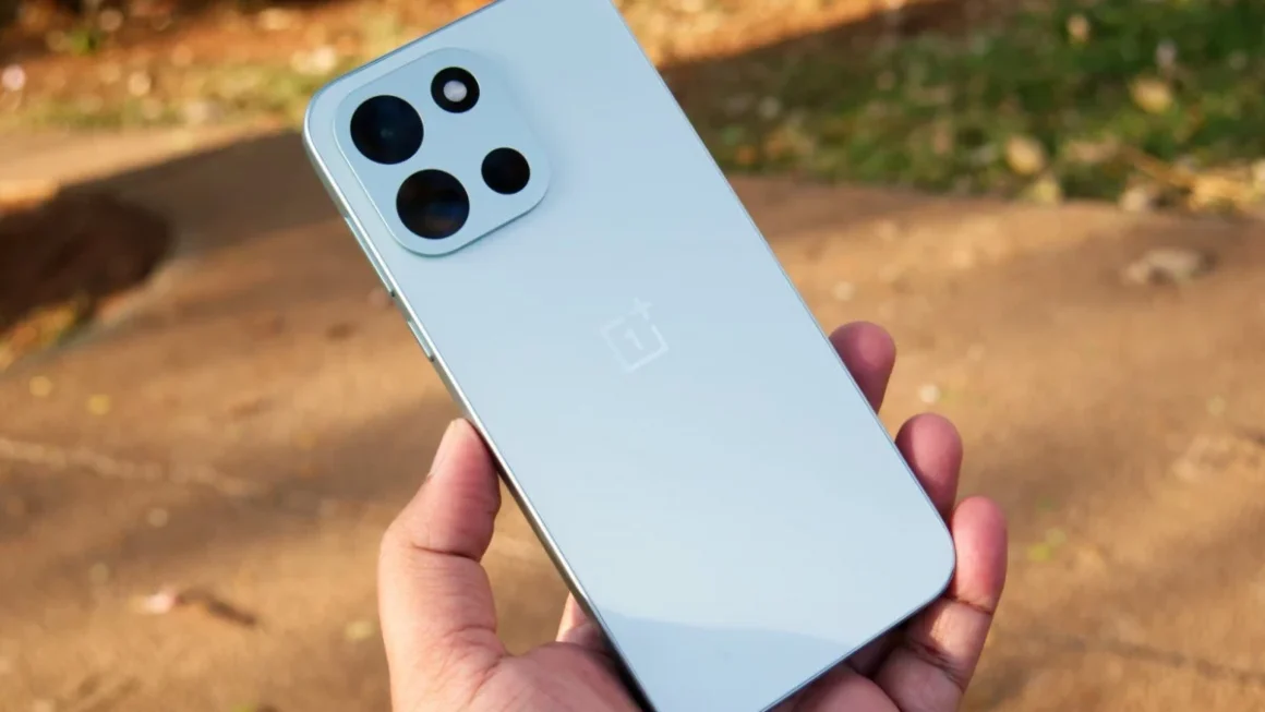 OnePlus Prepares High-End "Turbo Pro" Smartphone with Massive Battery and 185Hz Display, Leaks Reveal