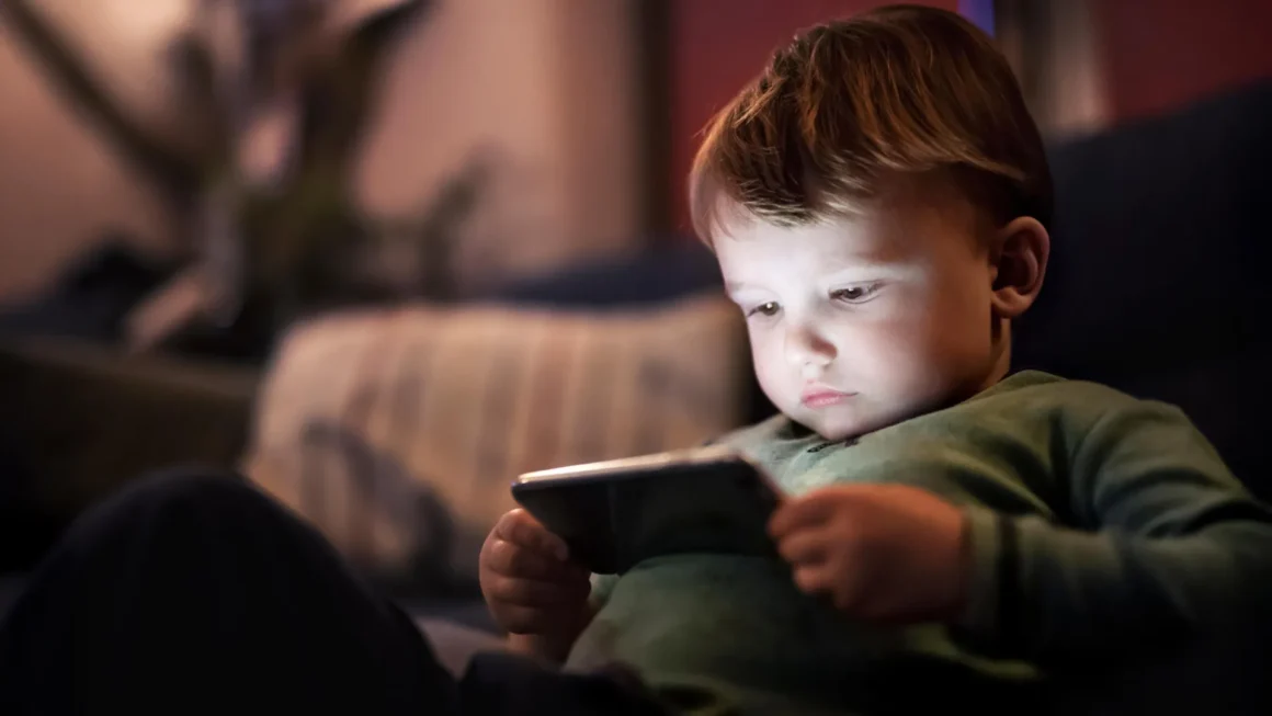 Rethinking the Digital Native: Finnish Study Links Childhood Screen Time to Enhanced Adolescent Cognitive Processing