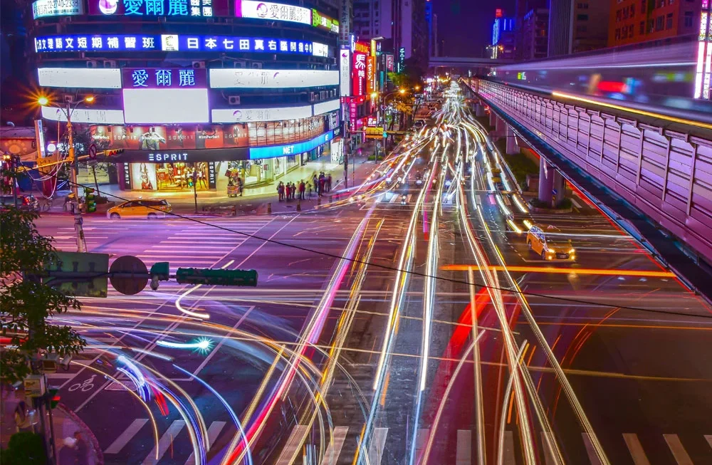 The Architecture of Alignment: Why Holistic Marketing is Replacing Siloed Growth Strategies