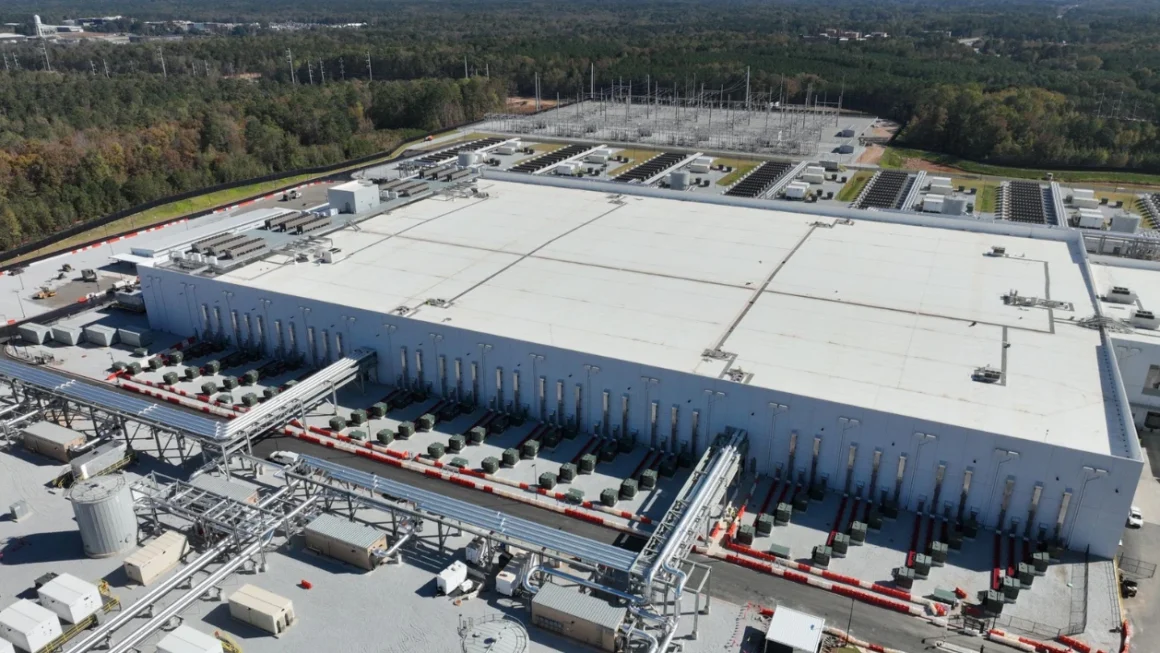 The Architecture of Sustainability: Microsoft’s Dual-Track Strategy for Cloud Infrastructure