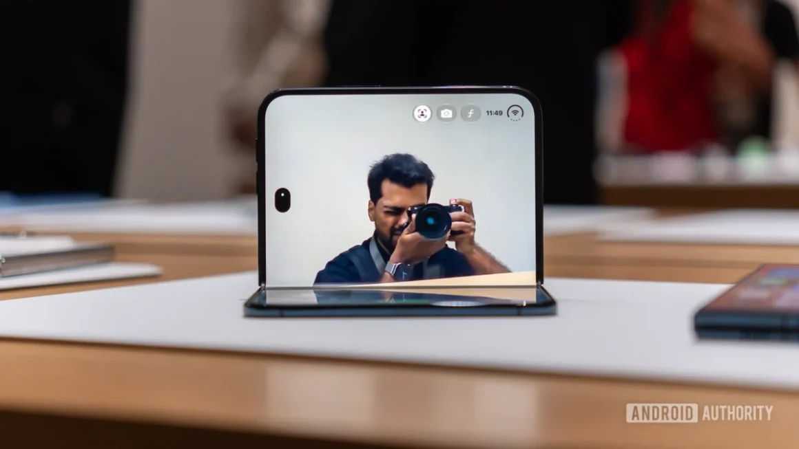The iPhone Duo Launch Crisis: Are Early Hinge Failures Signaling a Design Flaw?